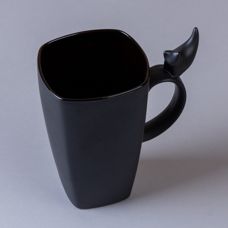 Large ceramic mug with cat figurine, satin black