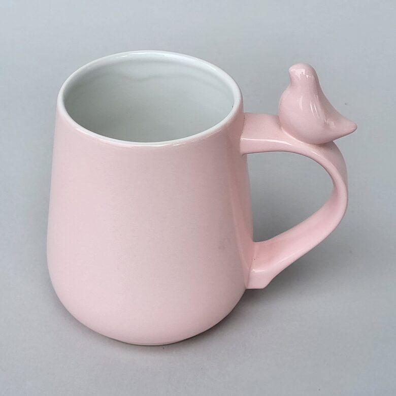 Mug with a little bird, round, Pink