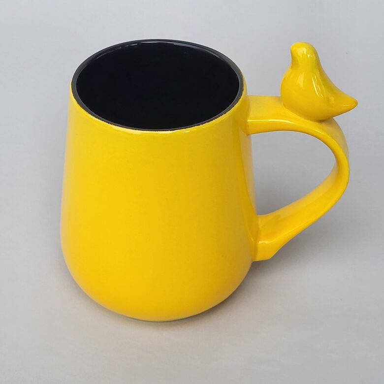 Mug with a little bird, round, yellow