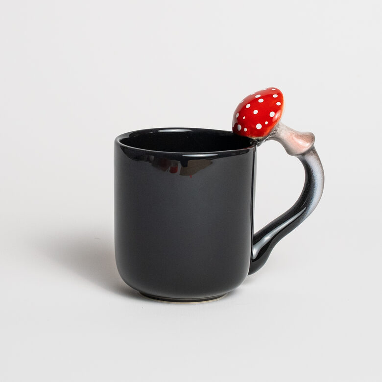 Sēņu krūze, lakoniska, melna