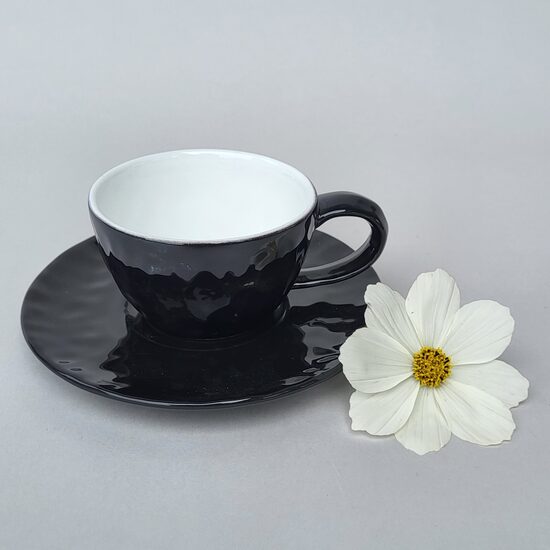 Coffee cup with saucer, Black